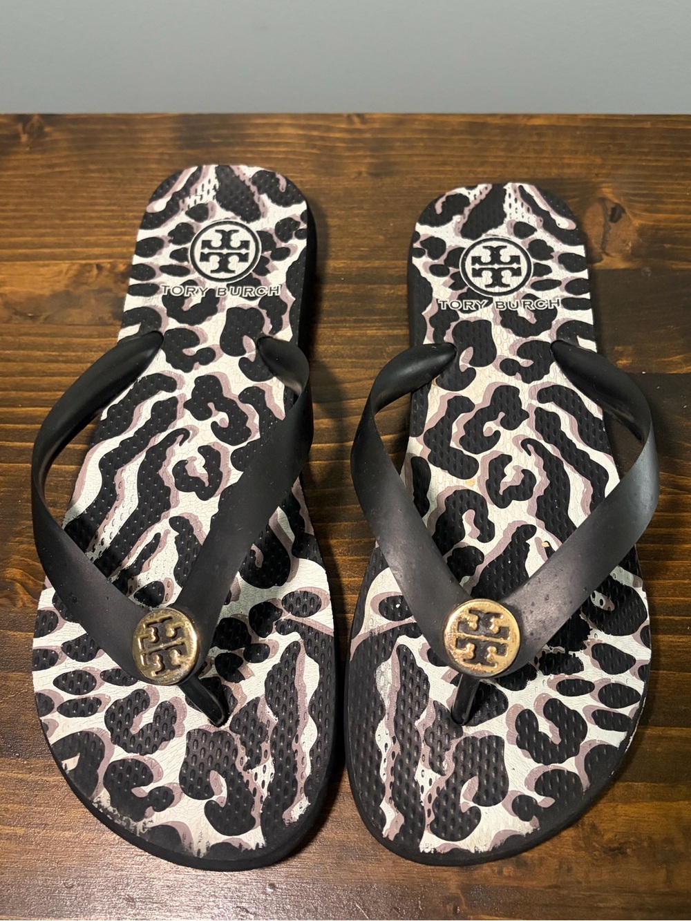 Tory Burch Black, Pinkish & Gold Leopard Print Flip Flops Measures to a 6.5-7
